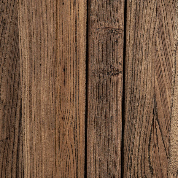Textura de las tablillas verticales de madera de olmo del frente del Aparador Norvik