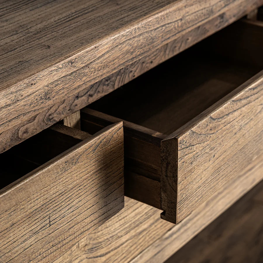 Cajón abierto de la Consola Norvik 36650, con la guía recalada en la madera