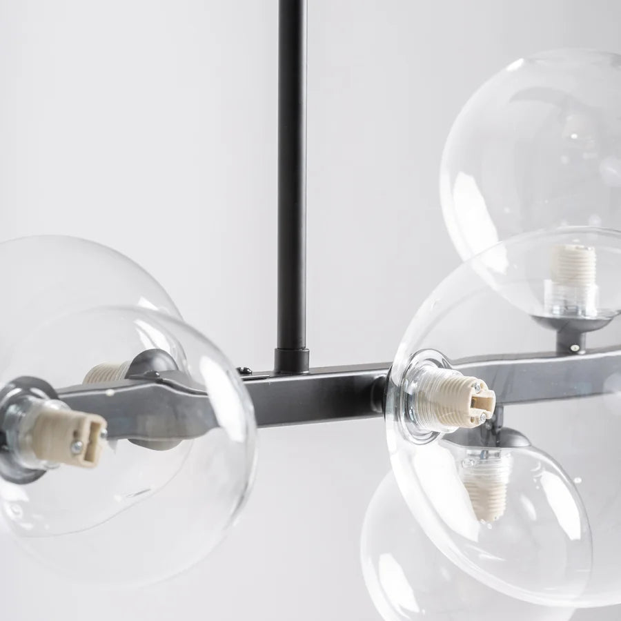 Detalle de las bolas de cristal transparente y los casquillos G9 de la Lámpara de Techo Daria