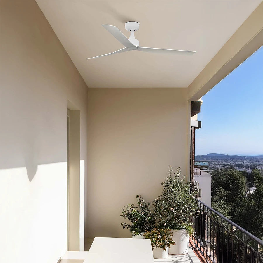 ventilador de techo marine faro barcelona ifdesign store 004 — ambientado en terraza con vistas, acabado blanco