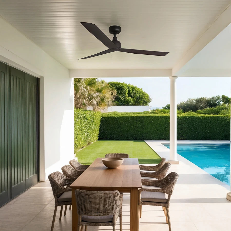 ventilador de techo marine faro barcelona ifdesign store 008 — ambientado en porche junto a piscina, acabado marrón