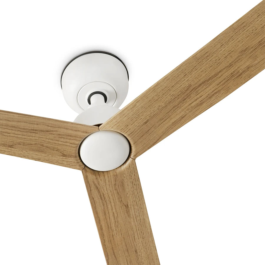 ventilador de techo marine faro barcelona ifdesign store 011 — detalle del cuerpo blanco y las palas de roble