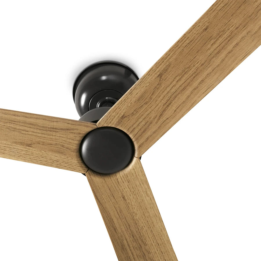 ventilador de techo marine faro barcelona ifdesign store 014 — detalle del cuerpo marrón y las palas de roble