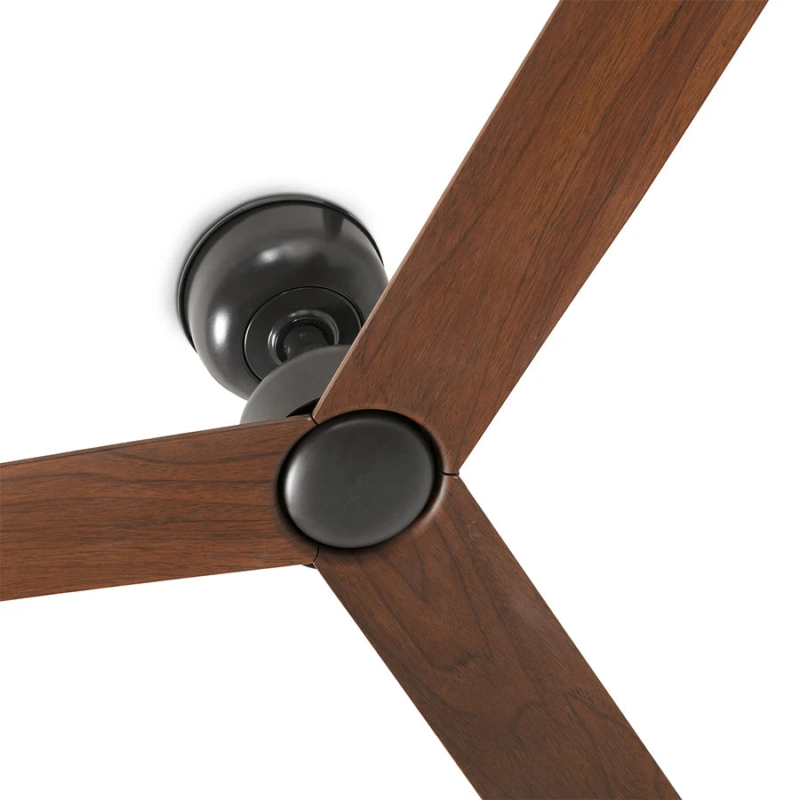 ventilador de techo marine faro barcelona ifdesign store 017 — detalle del cuerpo marrón y las palas de nogal