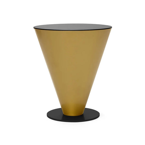 Mesa auxiliar Peonza 01 de Casual Solutions, cono invertido en metal dorado —acabado de personalización— con sobre lacado en negro, vista de frente