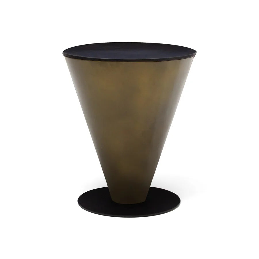 Mesa auxiliar Peonza 01 con el cono en acabado bronce envejecido y el sobre lacado en negro