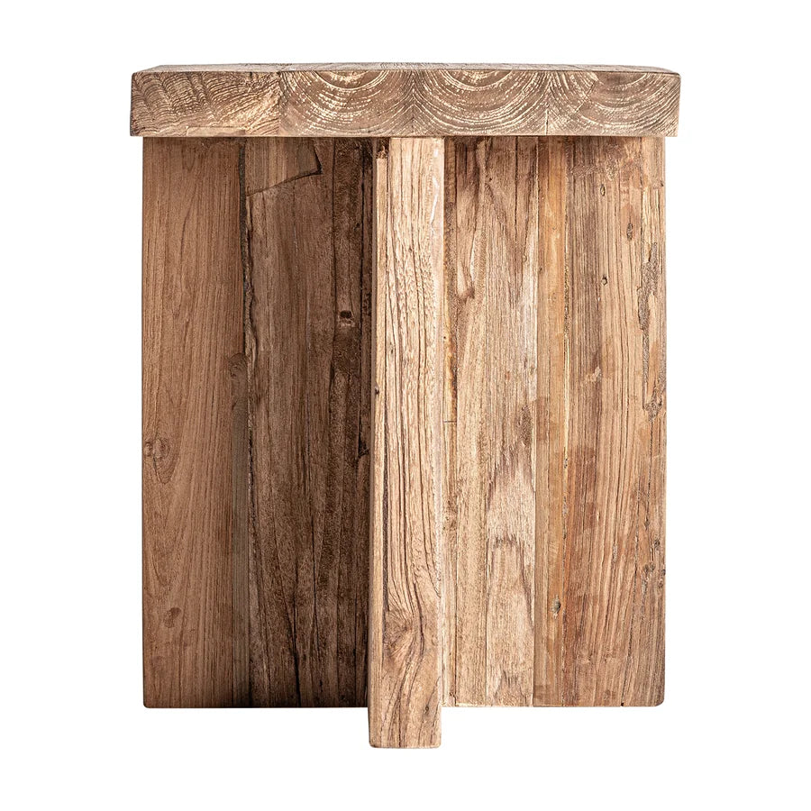 Mesa Auxiliar Pure de Vical Home en teka reciclada, vista de frente con su base de tablones
