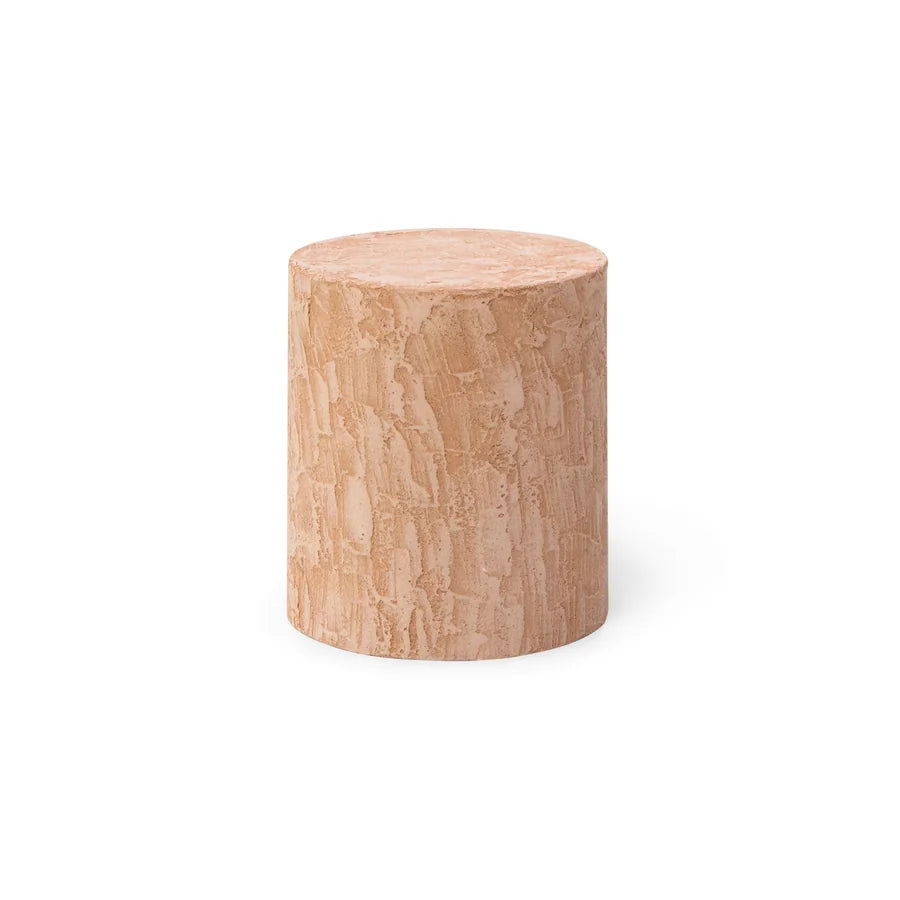 Mesa auxiliar Terra Cilindro de Casual Solutions en acabado Terracota, vista completa sobre fondo blanco, con la textura veteada recorriendo todo el cuerpo cilíndrico