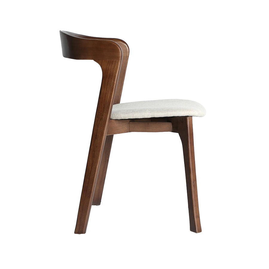 Silla Artix, vista lateral con patas de madera y respaldo envolvente