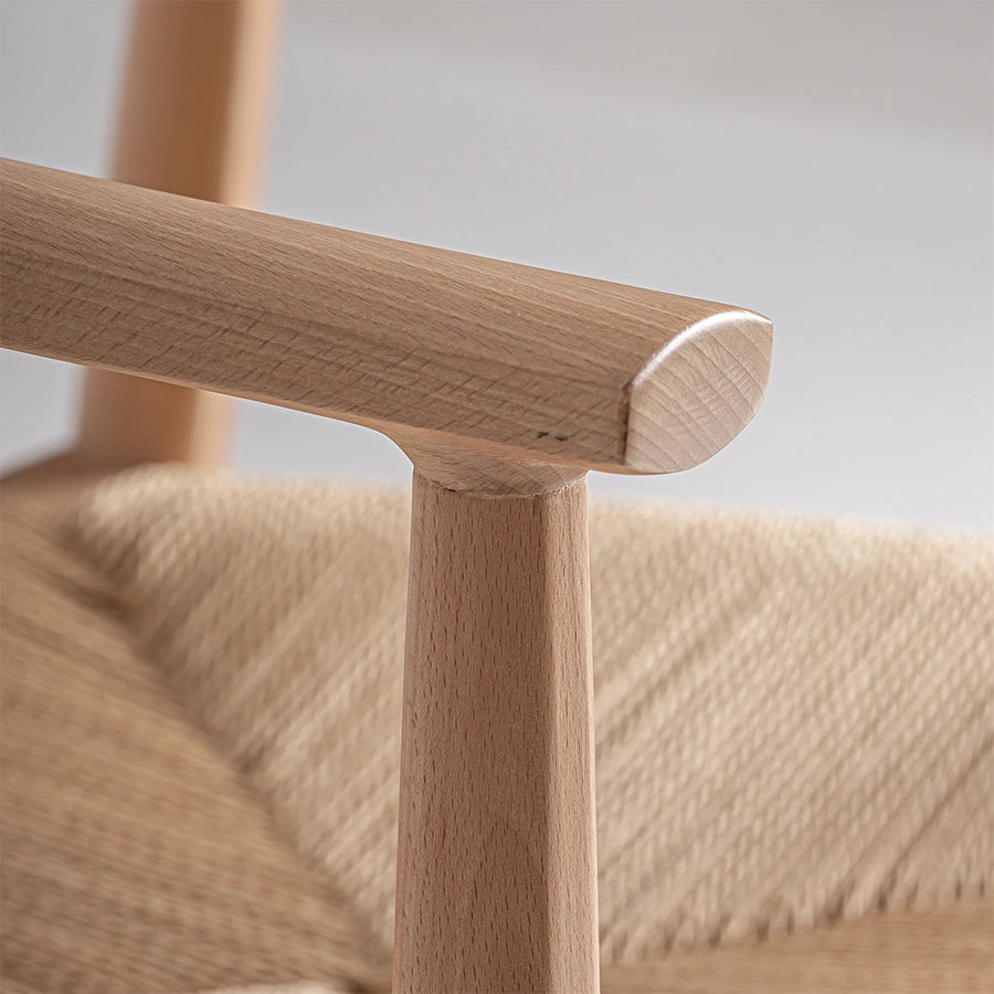 Silla Weiler 37682, detalle del brazo curvo de madera de haya