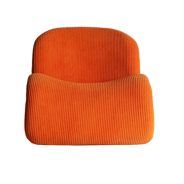 Sillón Vianne visto de lado, con su asiento amplio y líneas curvas