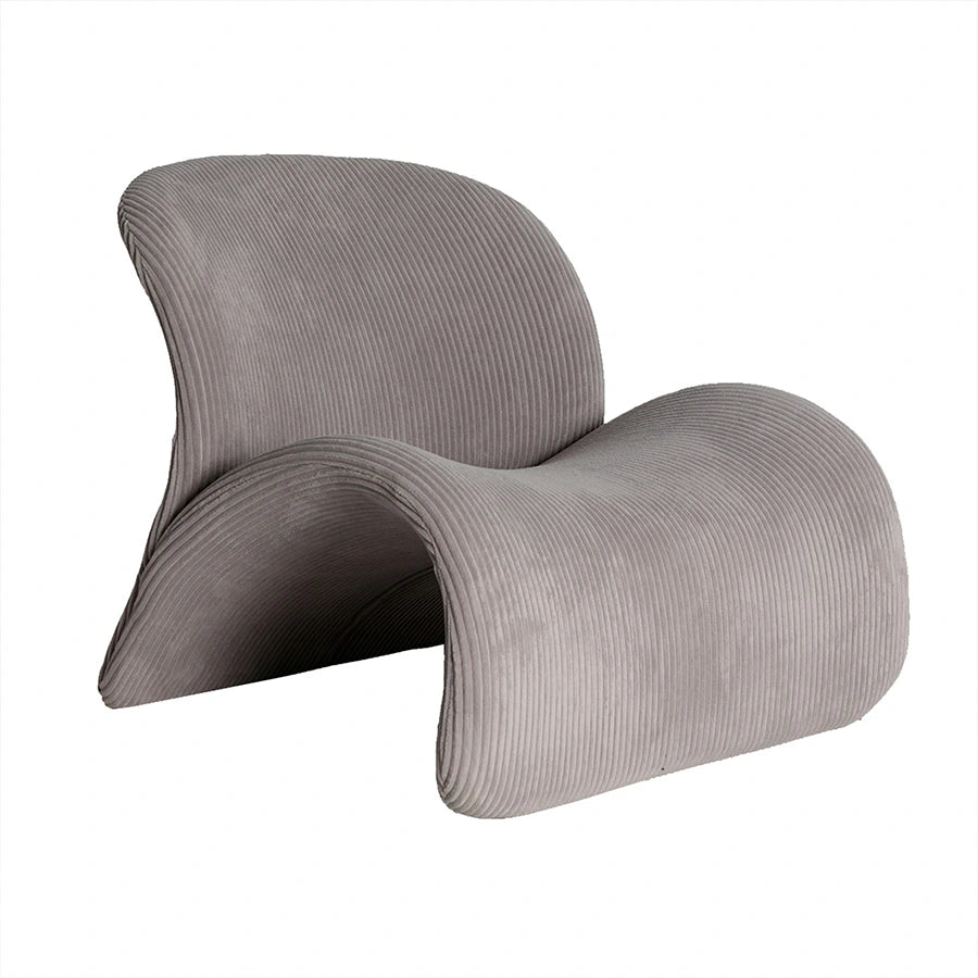 Sillón Vianne de KODU Home Design en gris, butaca escultórica de formas envolventes