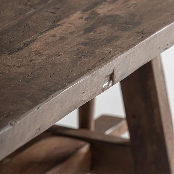 Veta, nudos y marcas de la madera de mango del Taburete Tabou